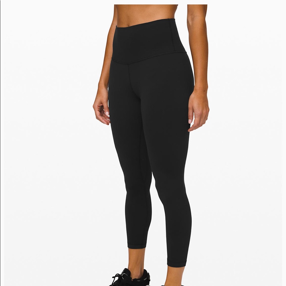 Lulu lemon Wunder under black leggings